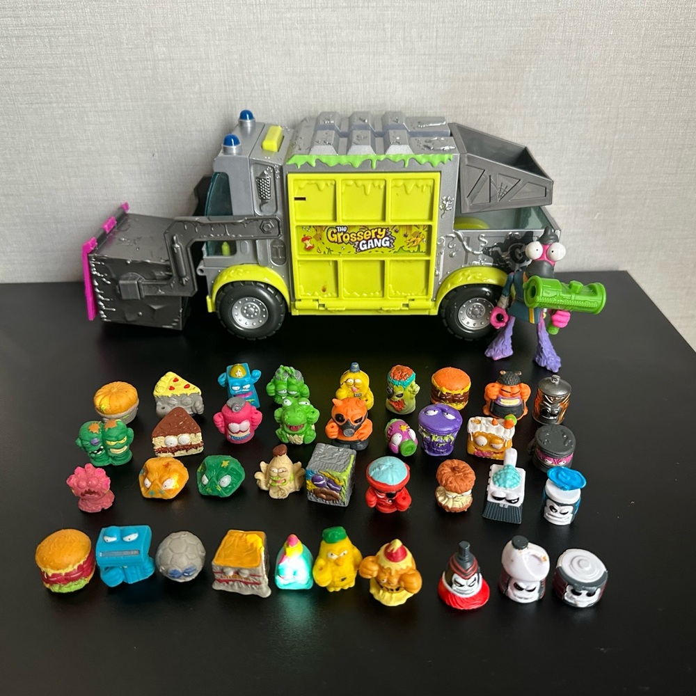 Grossery Gang Muck Chuck+ 38 Figures Lot
